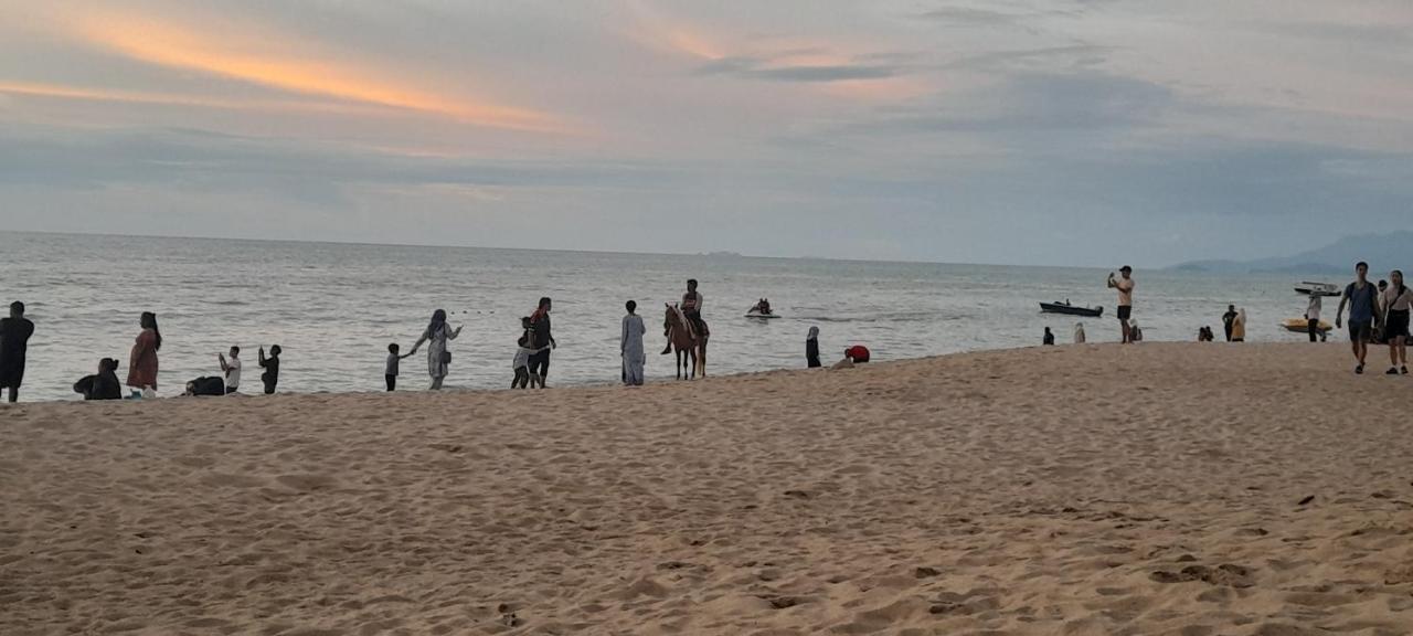 Airbnb At Sri Sayang Batu Ferringhi Beach Exterior foto