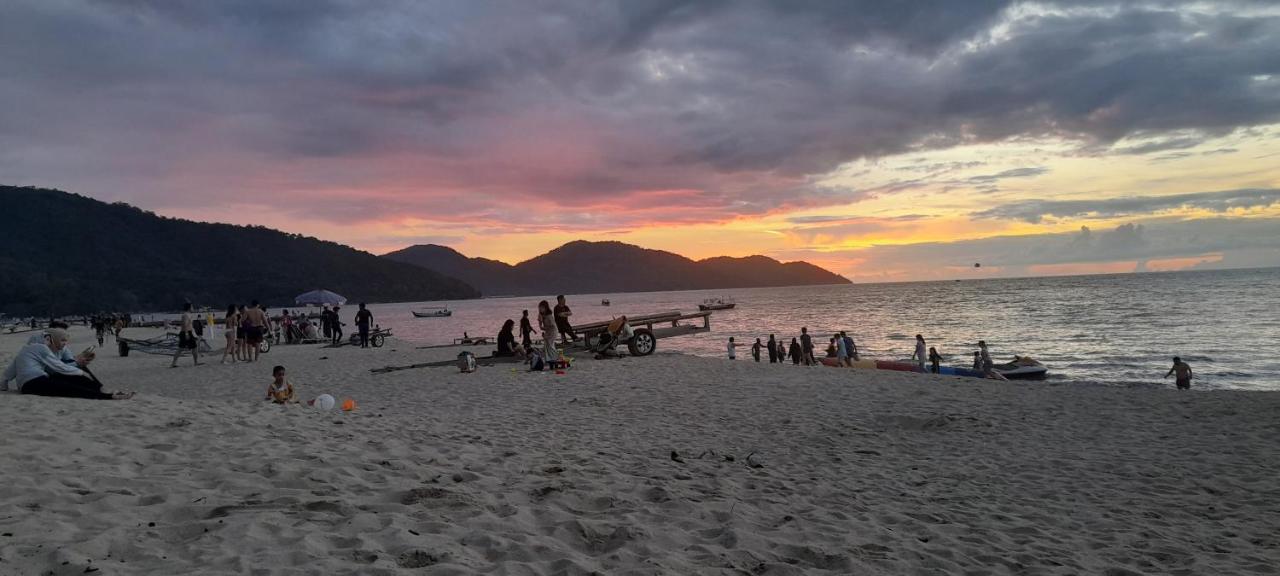 Airbnb At Sri Sayang Batu Ferringhi Beach Exterior foto