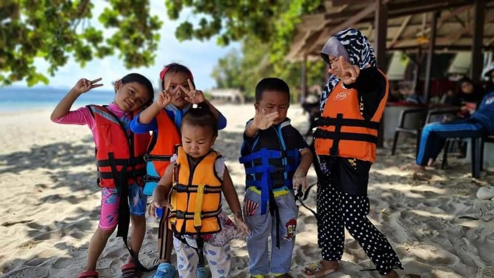 Airbnb At Sri Sayang Batu Ferringhi Beach Exterior foto